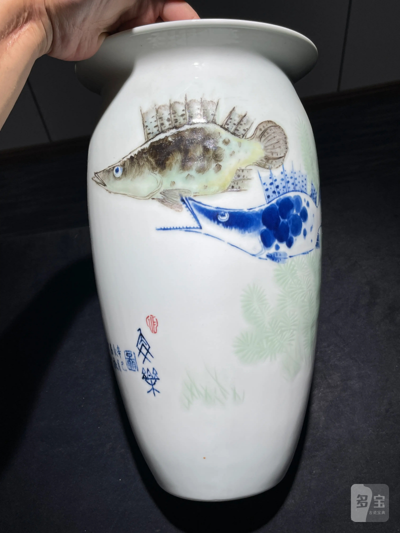 2001年 黄昌校画粉彩鱼藻纹大瓶 - 图2